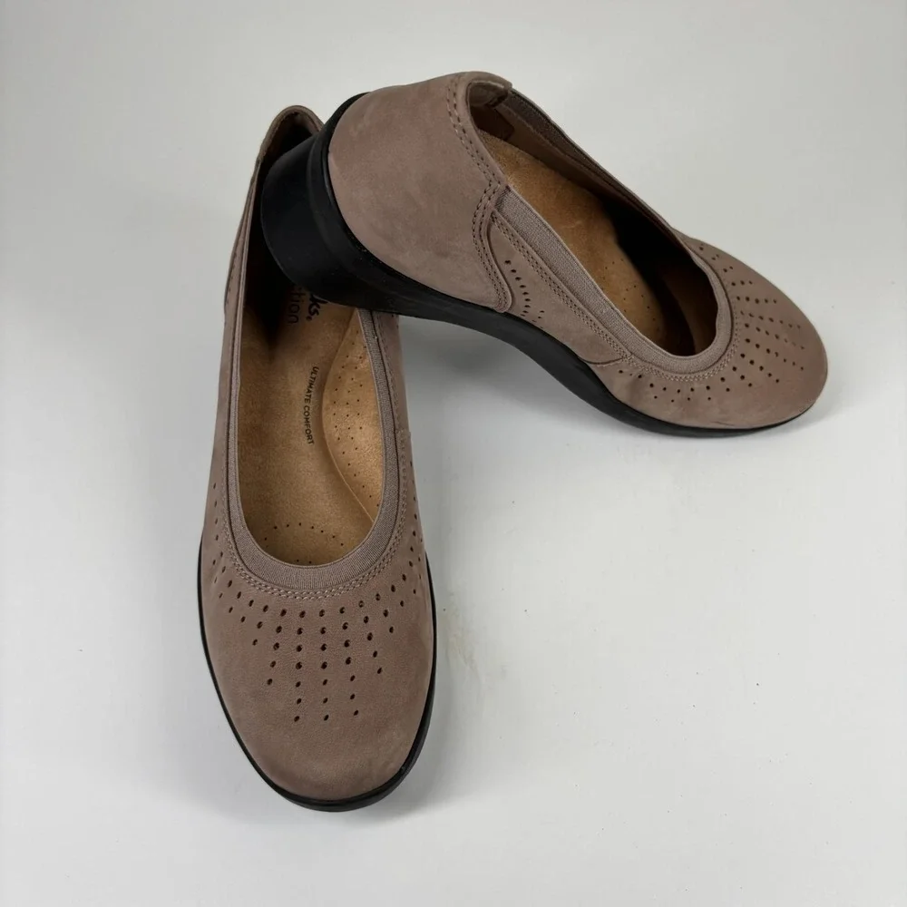 Clarks Suttyn Kaylie Women's 9.5M Light Taupe Casual Comfort Slip-On Wedge Shoes